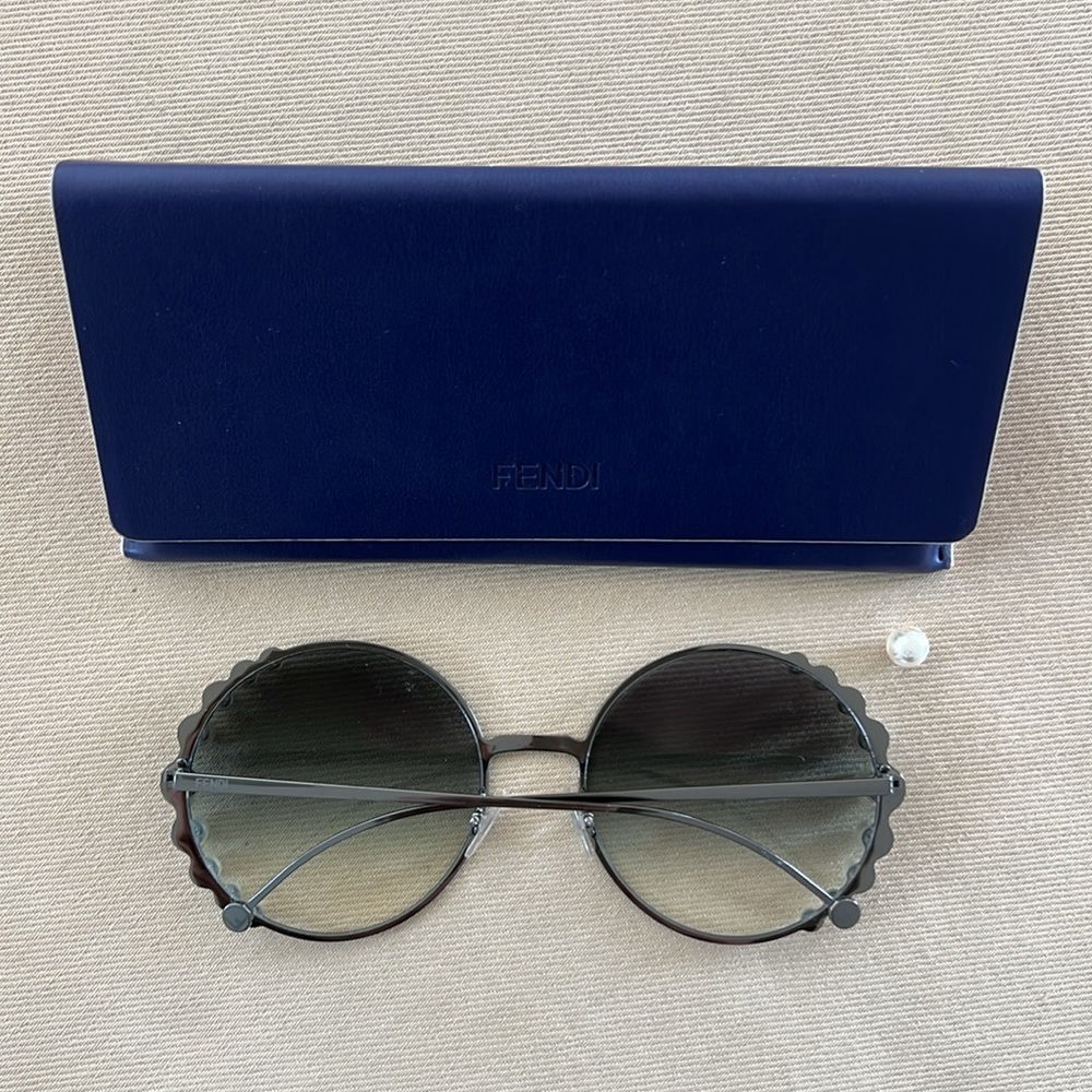 Fendi Round Pearl Frame Sunglasses - Picture 12 of 14